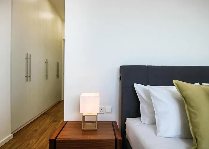 Phaedrus Living: Sea View Anna Residence 202