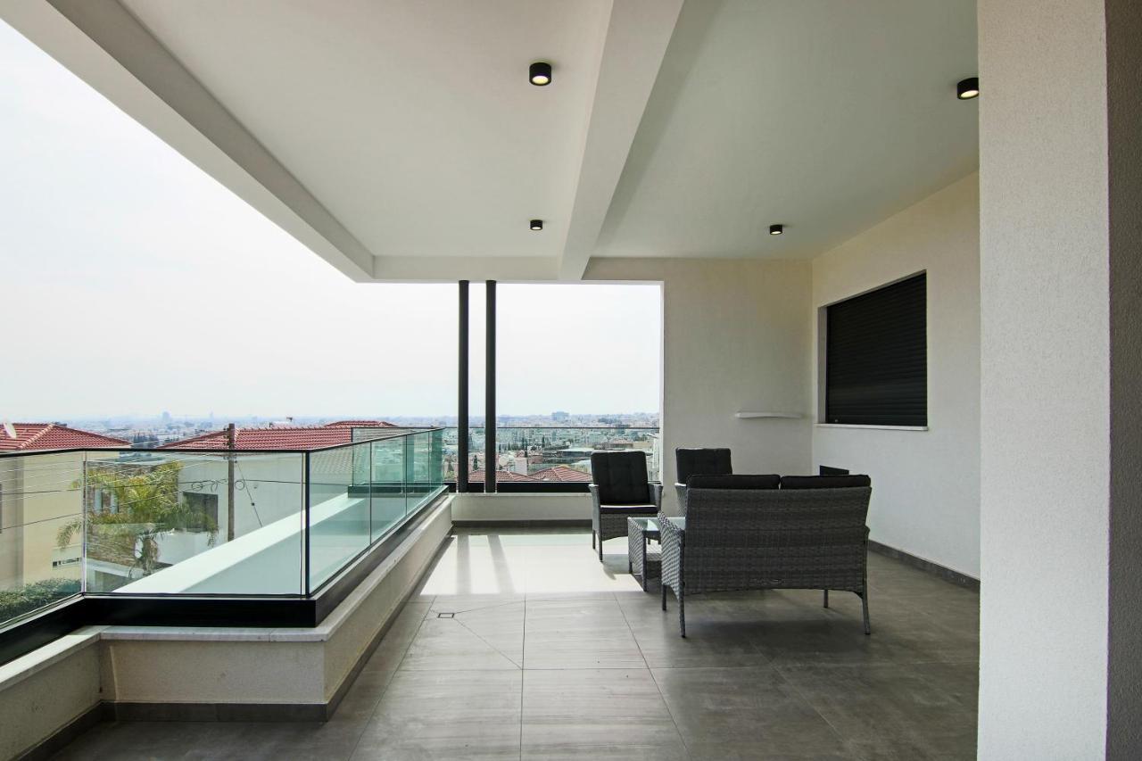 Phaedrus Living: Sea View Anna 202 Apartment