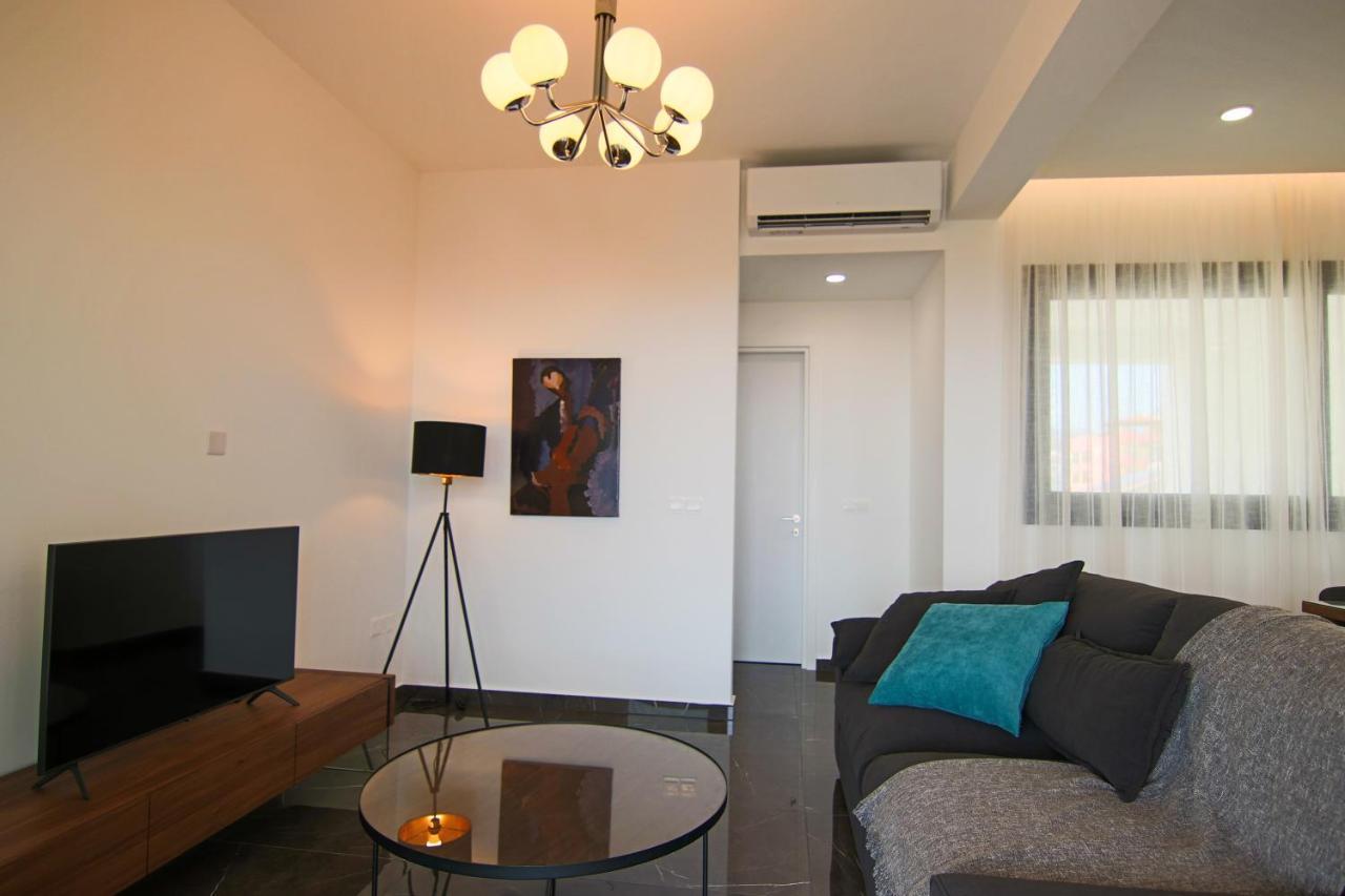 Phaedrus Living: Sea View Anna 202 Apartment *
