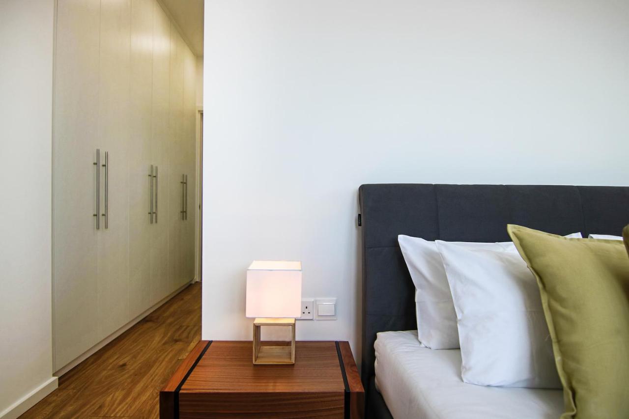 Phaedrus Living: Sea View Anna 202 *